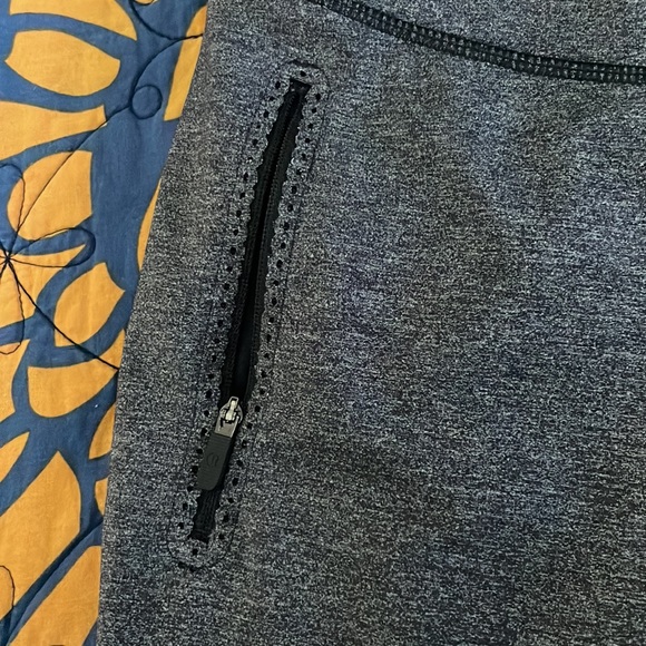 Lululemon pants - size 8 VGUC - Picture 2 of 8